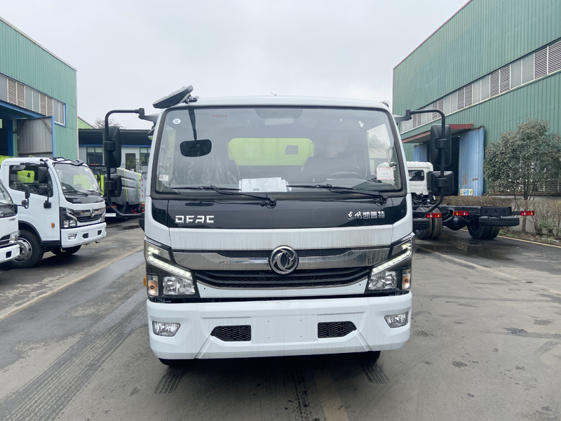 國(guó)六東風(fēng)多利卡掃路車