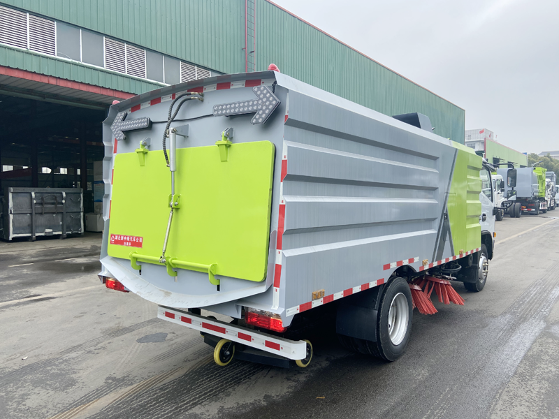 國(guó)六東風(fēng)多利卡掃路車