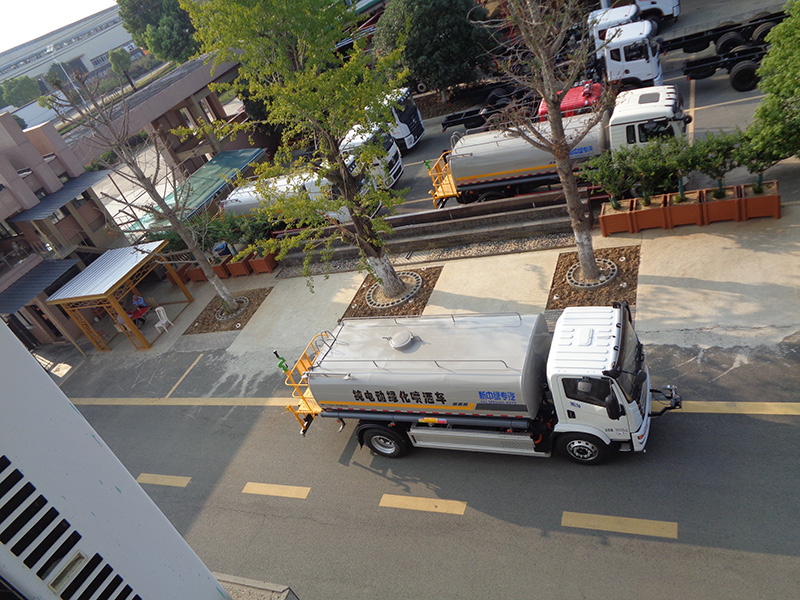 XZL5180GPSBEV型純電動(dòng)綠化噴灑車(chē)